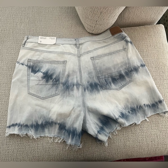 NWT!! Highest Rise Mom Short - Picture 2 of 2